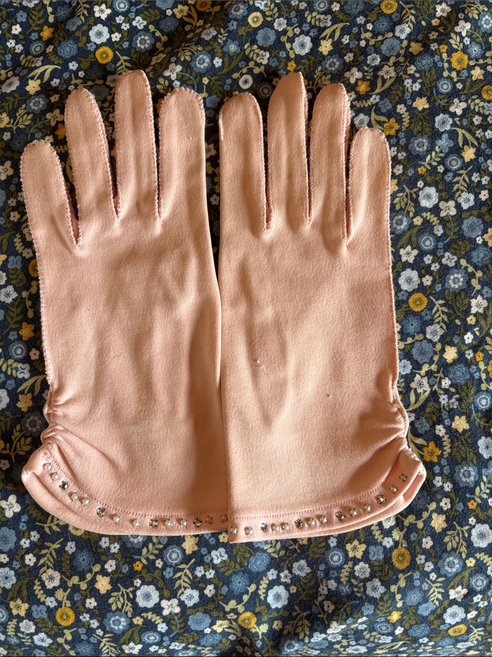 Vintage Blush Rhinestone Trim Gloves